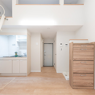 メゾンノワール相模原 洋室7.1帖　窓側横幅壁芯