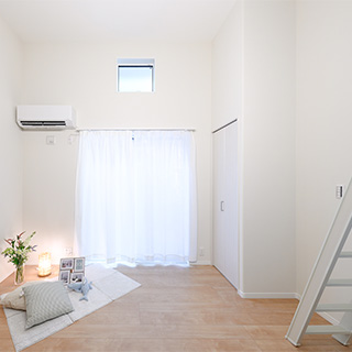 メゾンノワール相模原 洋間採光窓あり 明るく爽やか