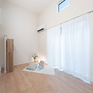 メゾンノワール相模原 洋間採光窓あり 明るく爽やか