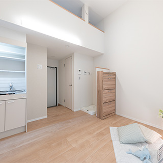 メゾンノワール相模原 洋室7.1帖　窓側横幅壁芯