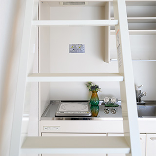 ロフトはしご ステップ幅あり登りやすい