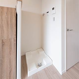 室内洗濯機置き場 仕切り壁あり