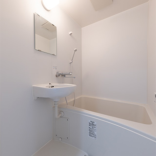 18浴室 リクシル 浴槽1115サイズ、混合水栓、ミニ洗面台