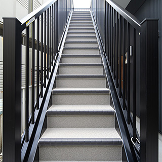 長尺シート貼り 共用階段(1)